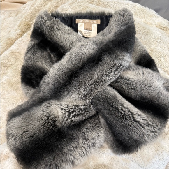 Real Fur Pull-Through Scarf Michael Kors 

• 100% Rex Rabbit - Picture 7 of 15